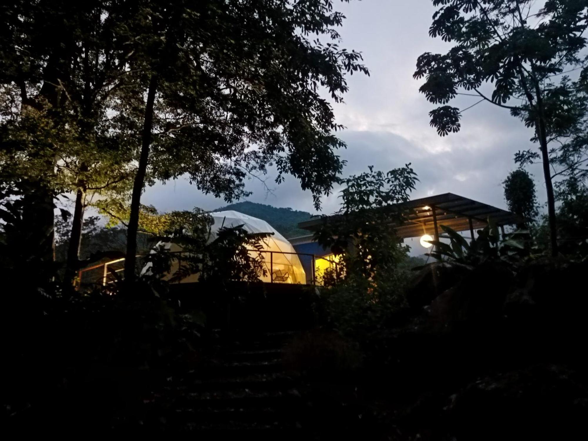 Bitzu Dome-Bijagua Riverside Glamping Exterior foto